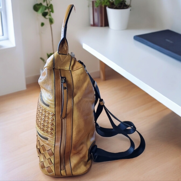 Woven Zippered Vintage Backpack With Cut-Outs - Picture 4 of 12